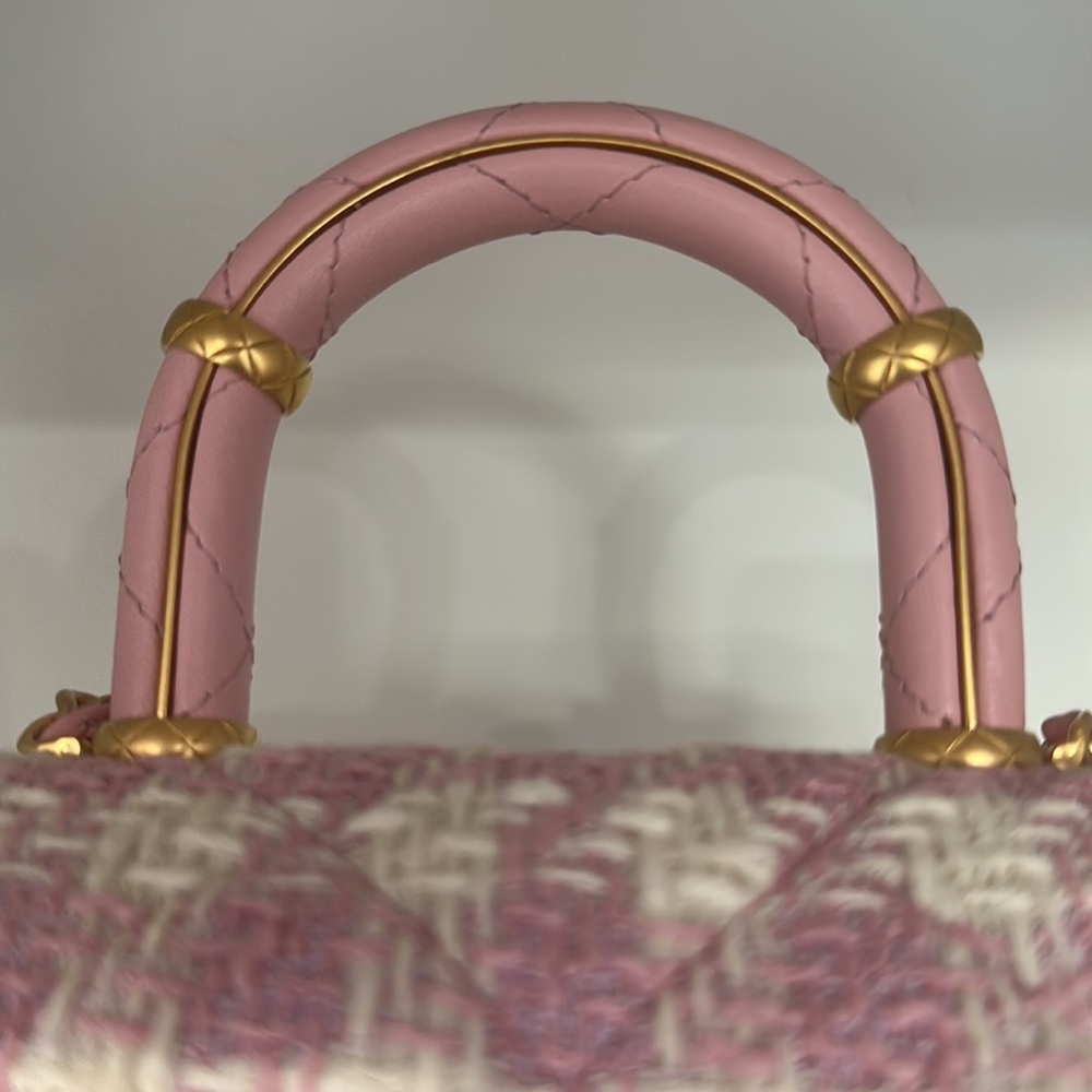 Chanel Pink Quilted Tweed Top Handle Bag 2023 - Picture 3 of 9